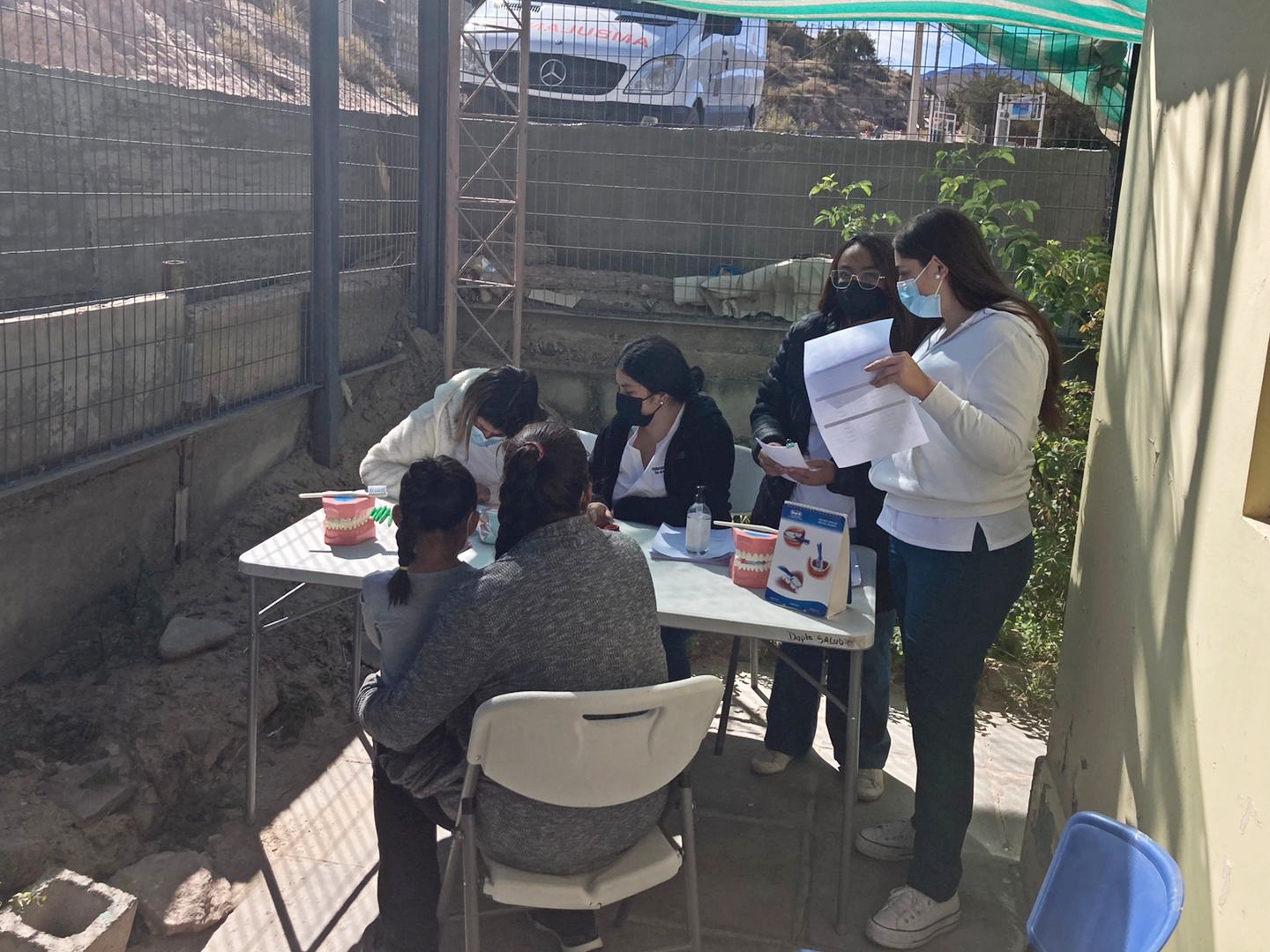 Técnico en Odontología participa en operativo dental en Mamiña