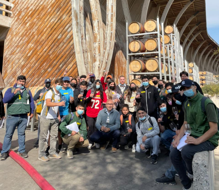 Estudiantes de Técnico Agrícola conocieron proceso de vinificación