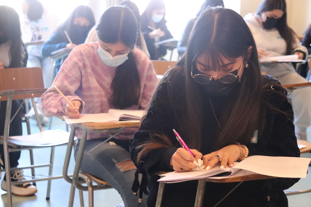Estudiantes se exigieron con ensayo PAES presencial en UST Los Ángeles