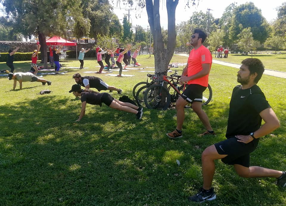 Docente promueve la actividad física en programa "Voz deportiva"