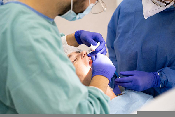 Odontología lidera encuesta para identificar situación actual de estudiantes y egresados del área