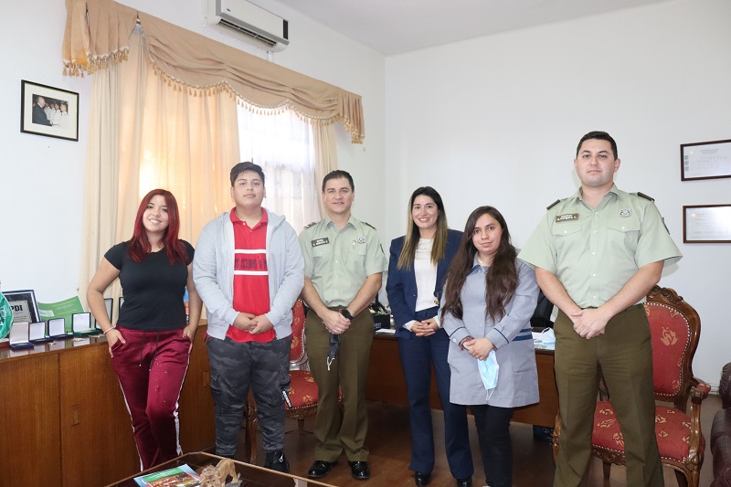 Estudiantes de educación superior se reúnen con Carabineros para solicitar mayor seguridad en las calles