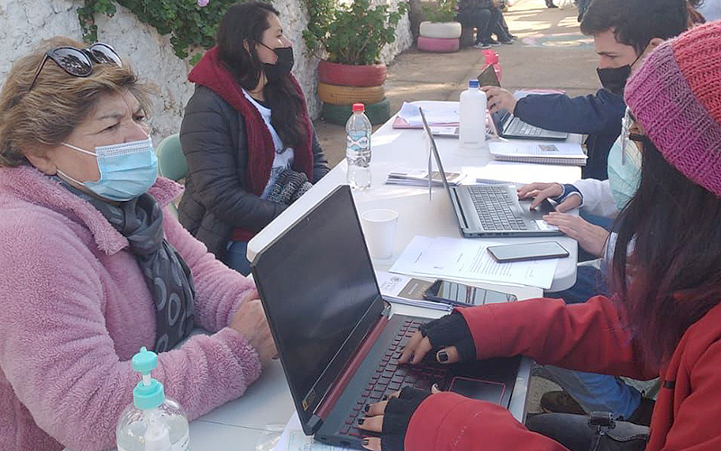 Estudiantes del Área Ciencias Sociales de Santo Tomás Viña del Mar organizan operativo en cerro Monjas de Valparaíso