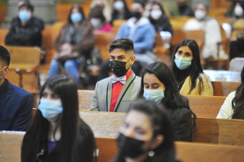 Estudiante tras Ceremonia de Investidura de Pedagogía en Educación Física: “Gracias al apoyo de los profesores se nos facilita todo”
