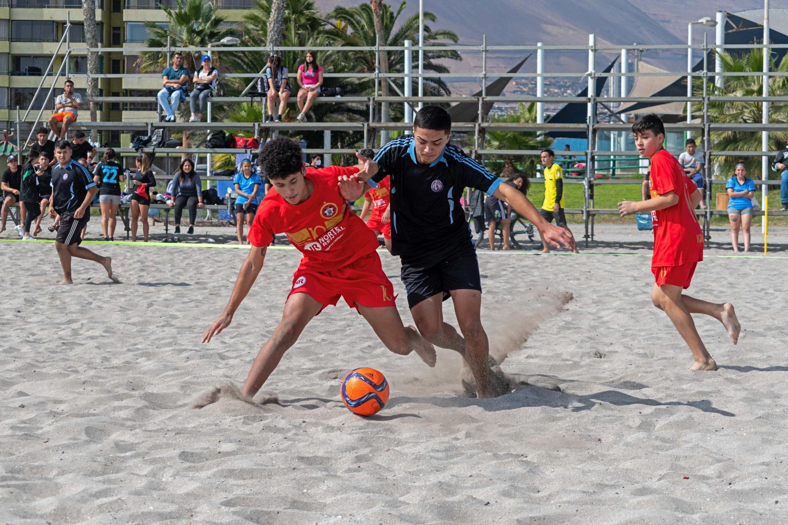 Estudiantes de Preparador Físico realizan campeonato formativo de fútbol playa en Cavancha