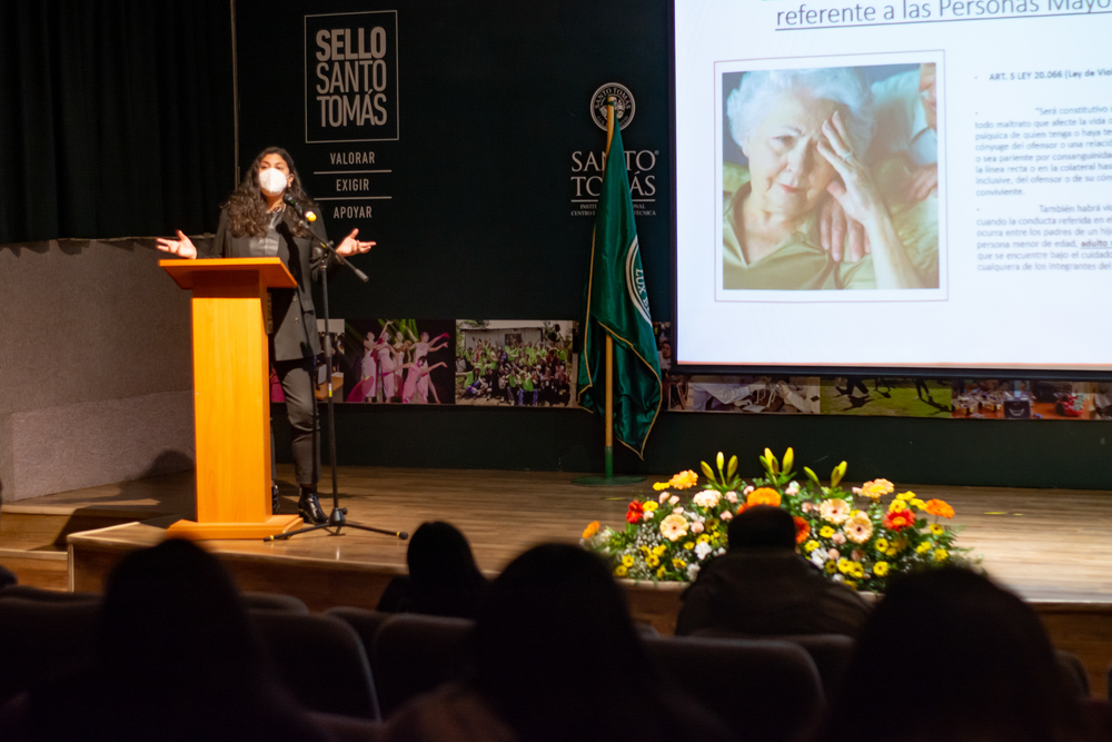 Conversatorio concientizó sobre el buen trato y la calidad de vida de personas mayores