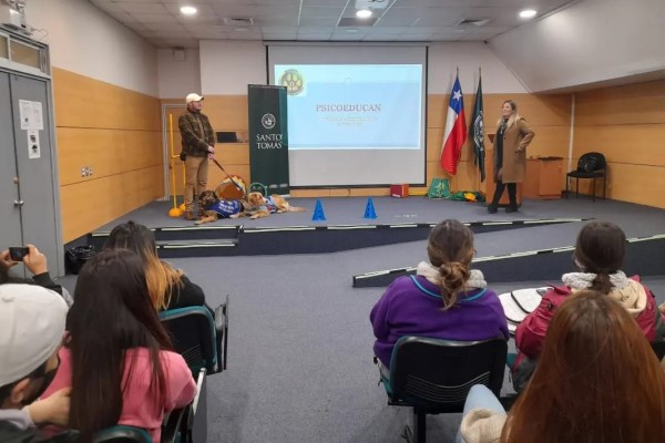 Carrera de Terapia Ocupacional de la UST en Valdivia y Psicoeducan realizaron charla sobre caninoterapia