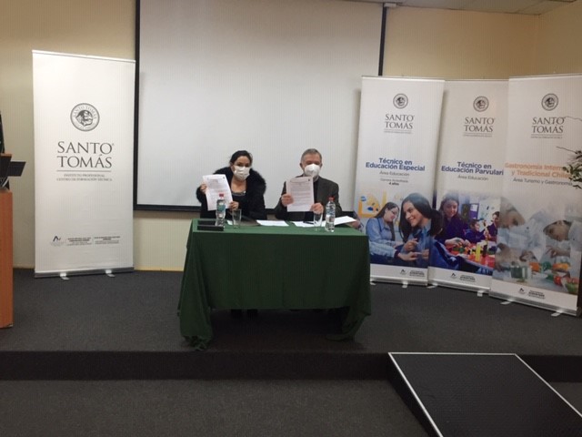 Santo Tomás Osorno y Colegio Técnico Profesional Santa teresa de los Andes firman convenio de articulación para continuidad de estudios en carreras técnicas del área educación y gastronomía