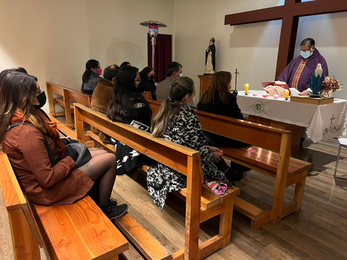 Santiago Centro oficia misa en memoria de tomasinos fallecidos