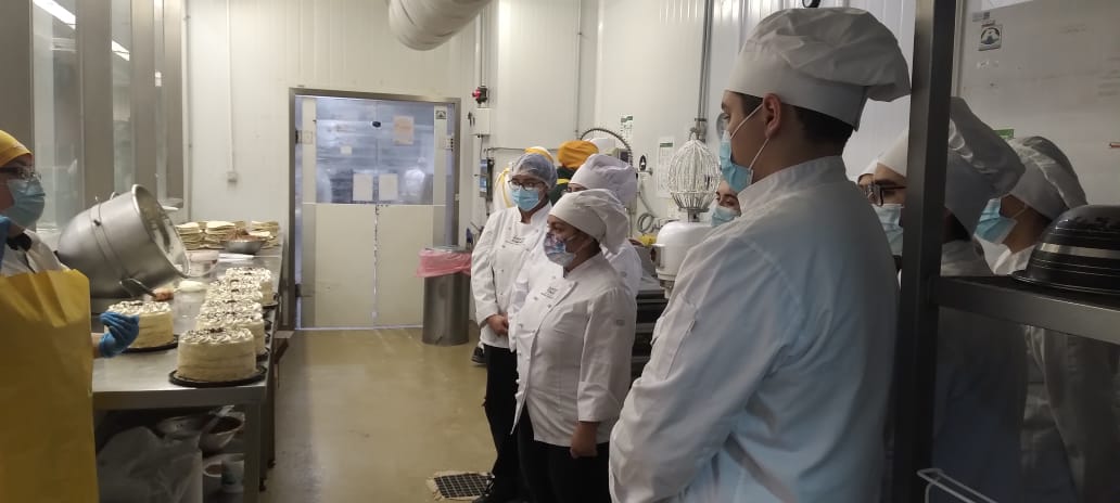 Estudiantes de Gastronomía conocen procedimientos de Peligros y Puntos Críticos de Control