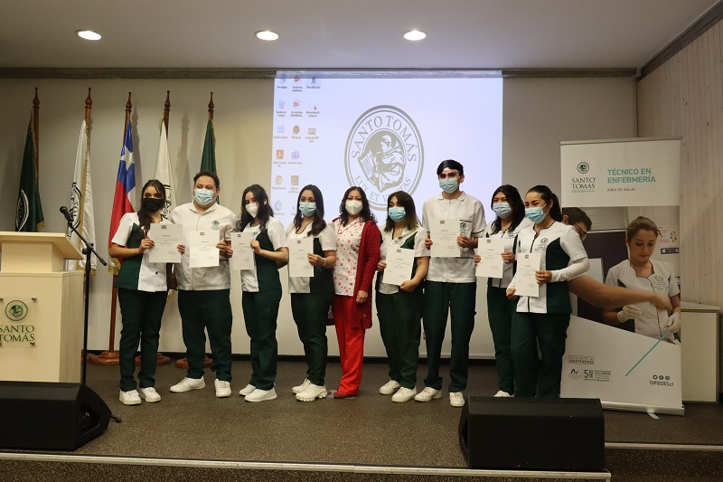 Estudiantes ovallinos se certifican como Cuidadores de Enfermos