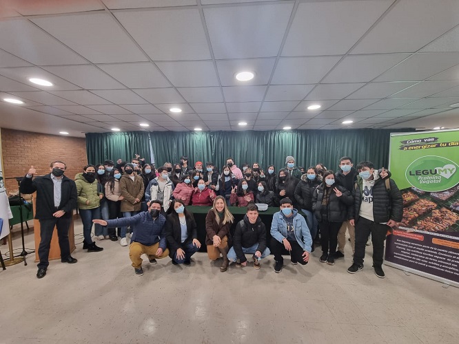 Ex alumna compartió su experiencia como emprendedora con estudiantes de Administración