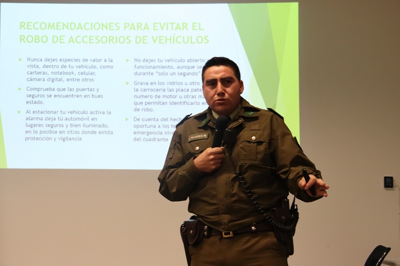 Carabineros realizan charla de seguridad pública en Santo Tomás Ovalle