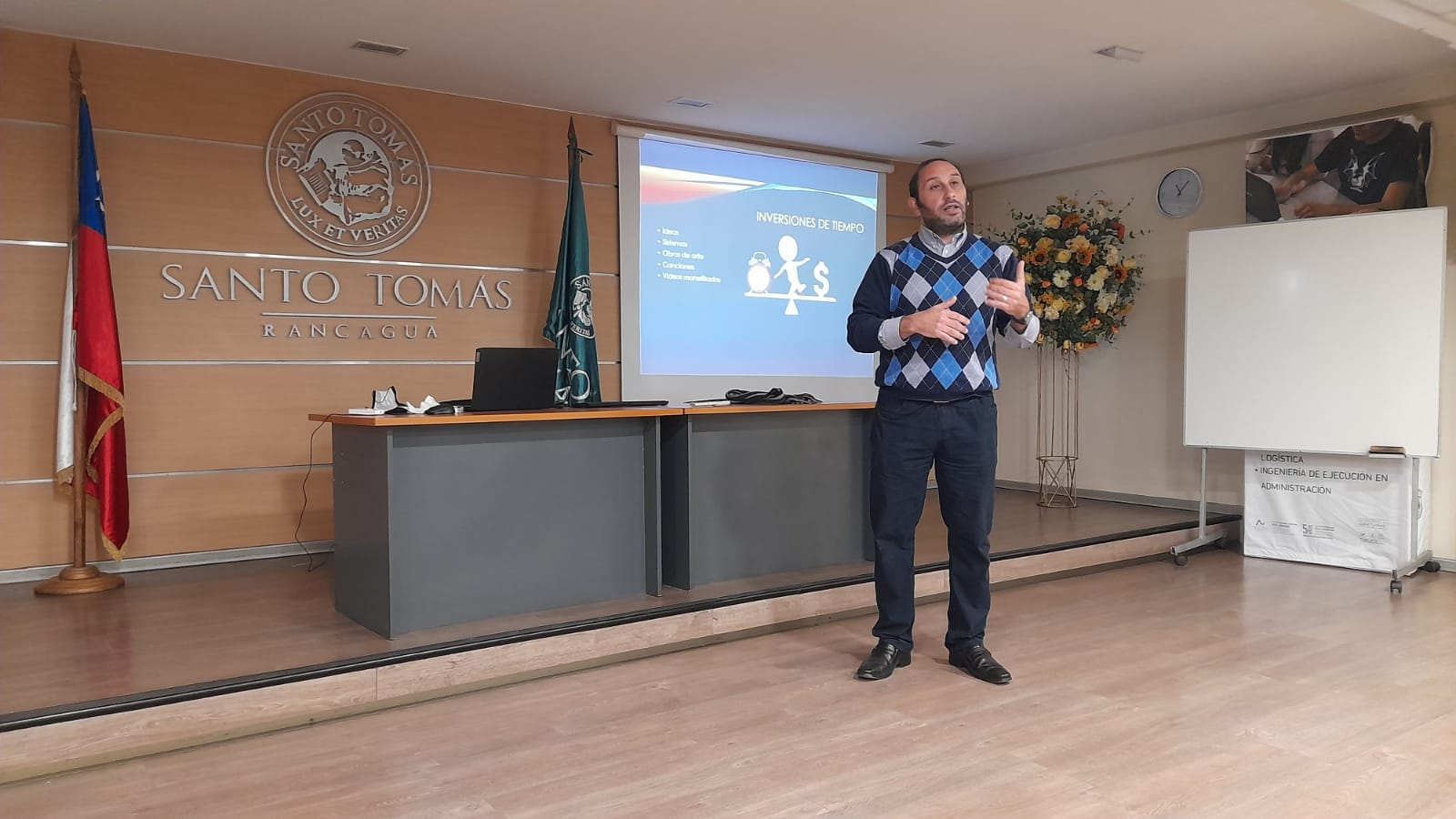Egresado Destacado 2022 entregó consejos para administrar mejor el tiempo