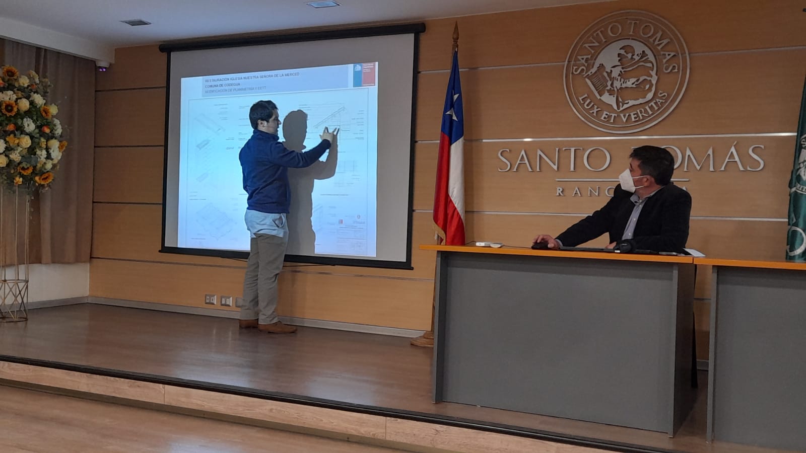 Charla profundizó en los desafíos del trabajo en patrimonio arquitectónico