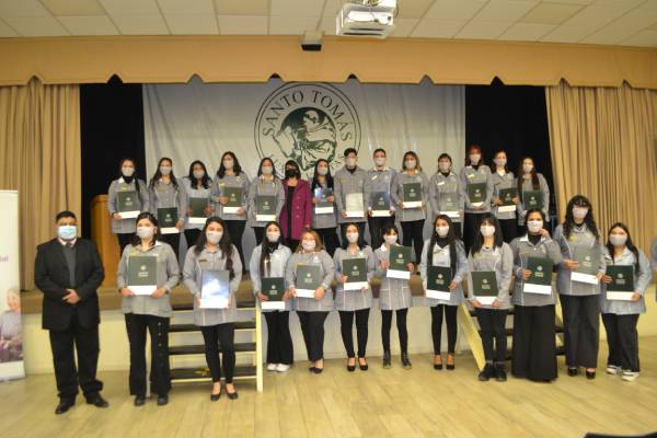 Estudiantes de Servicio Social de Santo Tomás Copiapó reciben su investidura