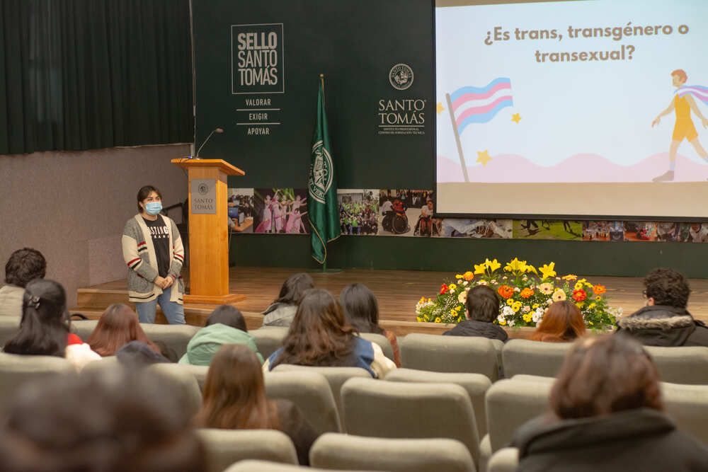 Estudiantes y docentes participaron en la primera charla sobre diversidad sexual y disidencias