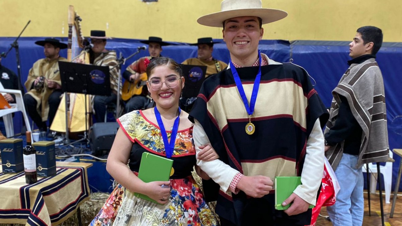 Tomasinos de Los Ángeles triunfaron en torneo de cueca en Chillán