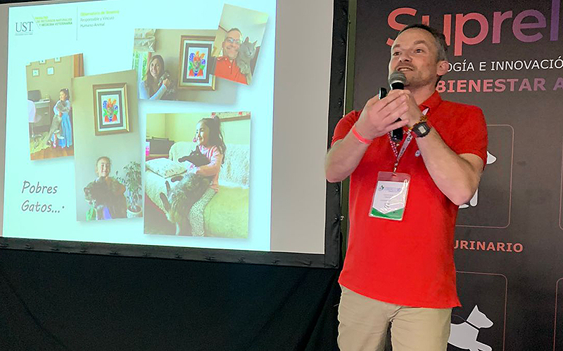 Académico de Medicina Veterinaria de UST Viña del Mar expone en congreso de etología desarrollado en Colombia