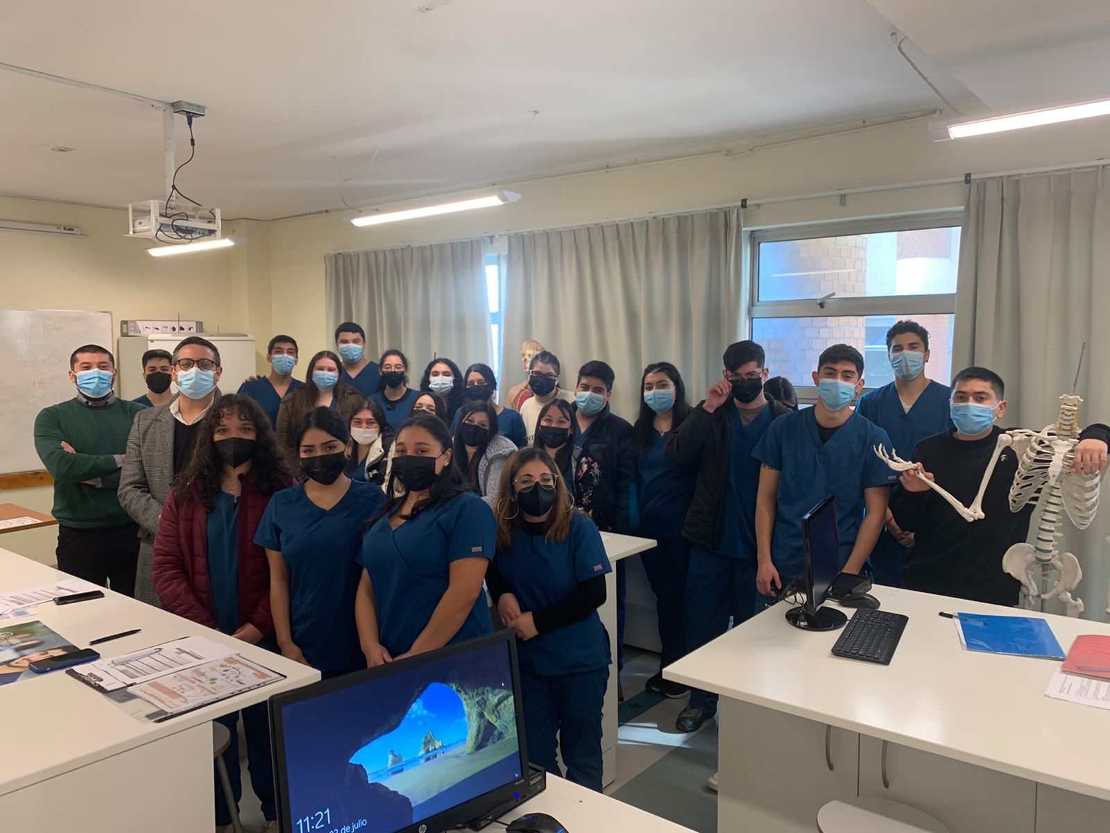 Estudiantes de Kinesiología presentan proyectos de tesis con innovadores posters