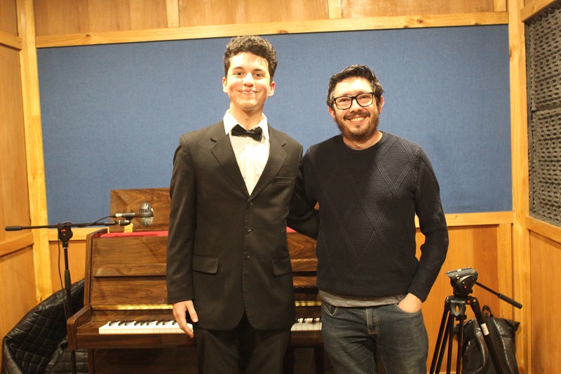 Estudiantes del Colegio Artístico Sol del Illimani participan en producción de Ogú y Mampato en los estudios de sonido de Santo Tomás