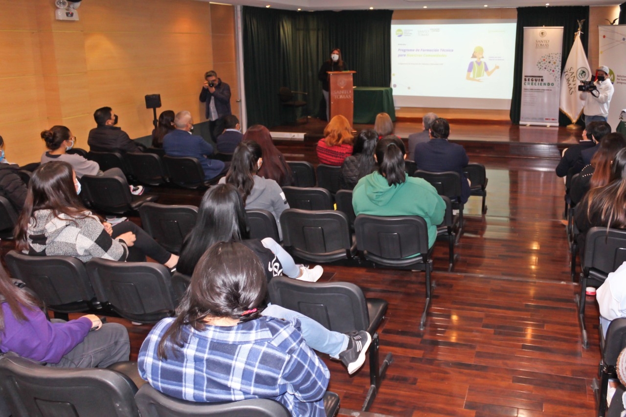 Santo Tomás Educación Continua y SQM lanzan programa para mujeres de comunidades del interior