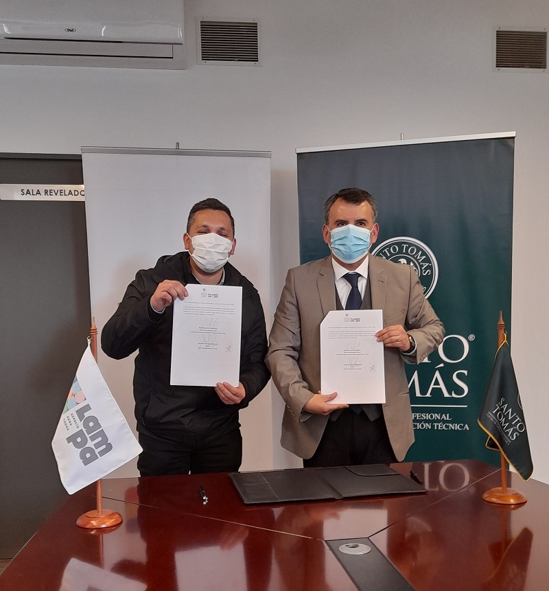 Santo Tomás Santiago Centro firma convenio con Municipalidad de Lampa