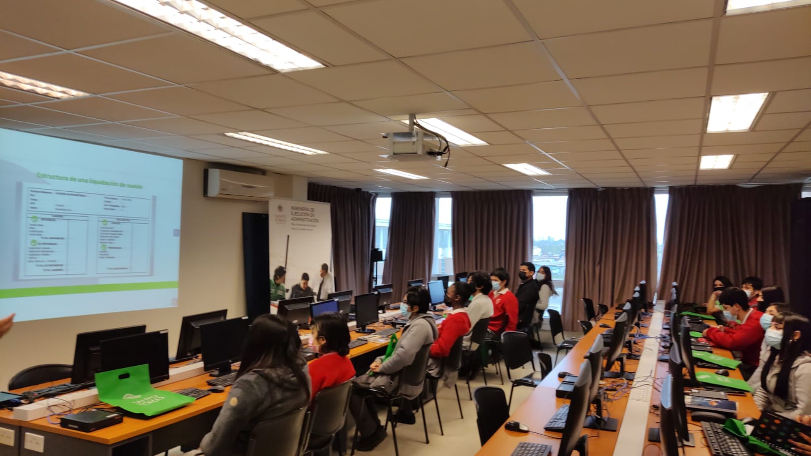 Estudiantes de educación media de Coquimbo visitan Santo Tomás La Serena para ser parte de la actividad Alternancia Formativa