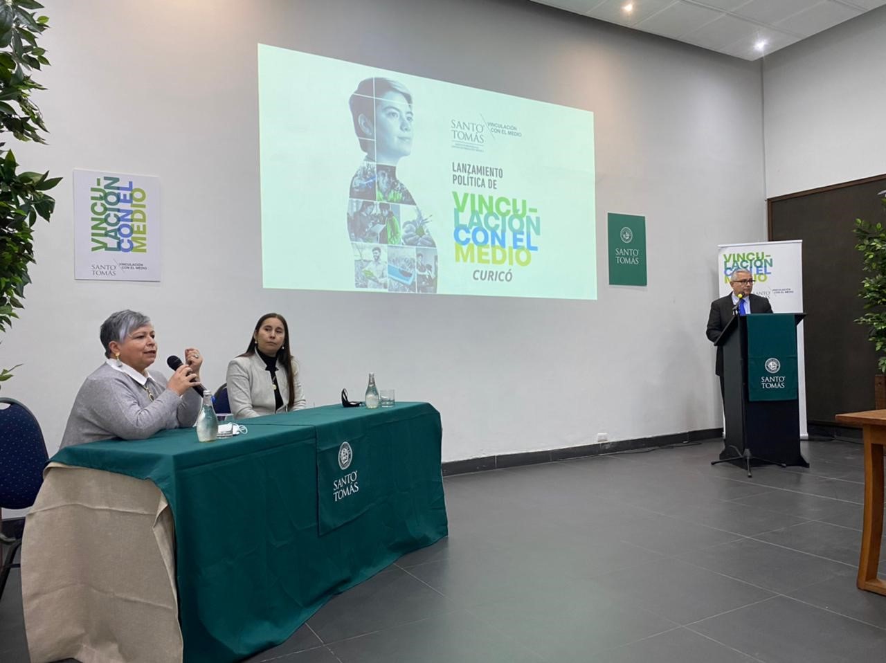 Curicó: Lanzamiento Política de Vinculación con el Medio Santo Tomas
