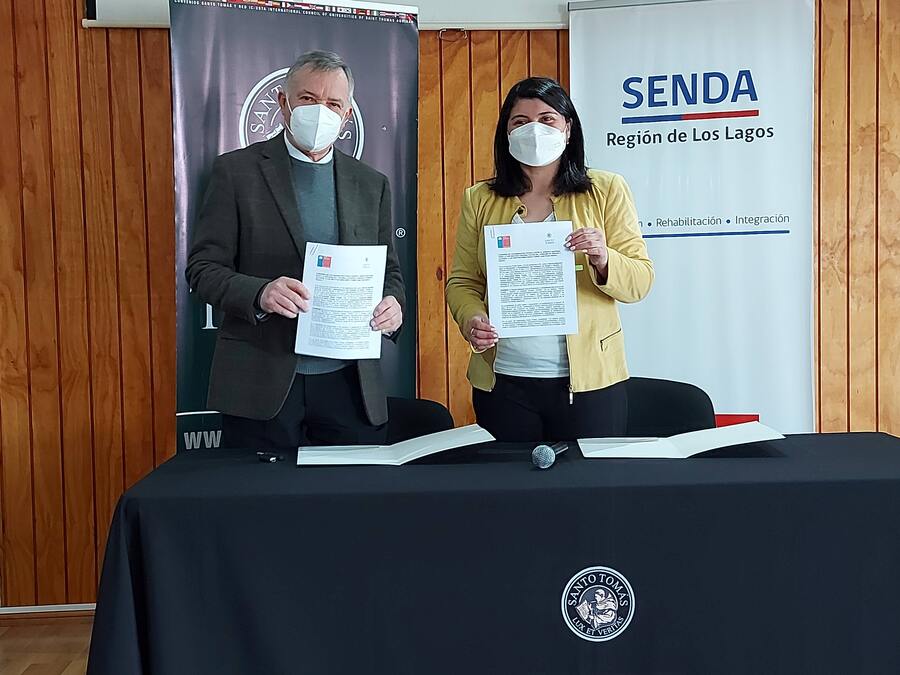 Senda Los Lagos y Santo Tomás firman convenio para generar acciones conjuntas en materias de prevención del consumo de alcohol y otras drogas