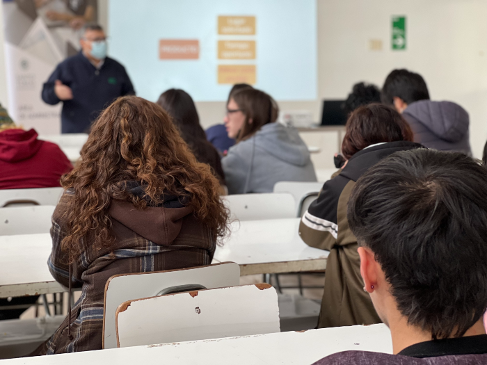 Santiago Centro celebró Día de la Educación Técnico Profesional con charla a estudiantes secundarios