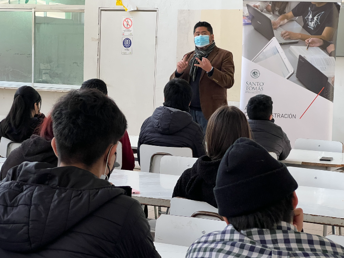 Estudiantes de Paine se informan sobre marco regulatorio de la Ley 16.744