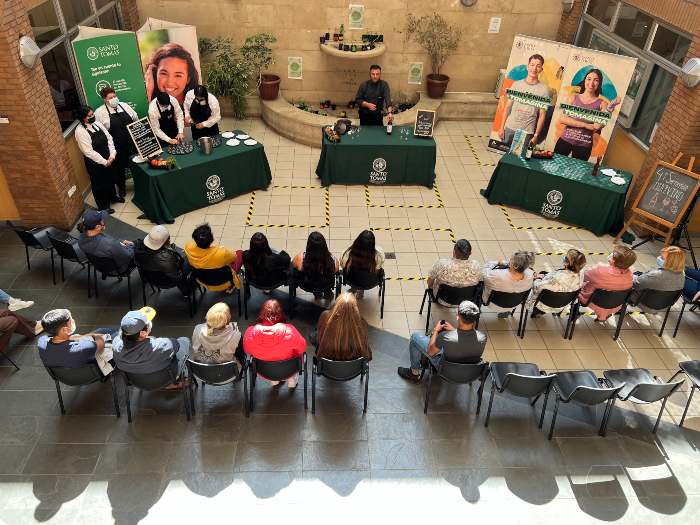 Gastronomía Santiago Centro celebró el Día del Vino con taller de maridaje