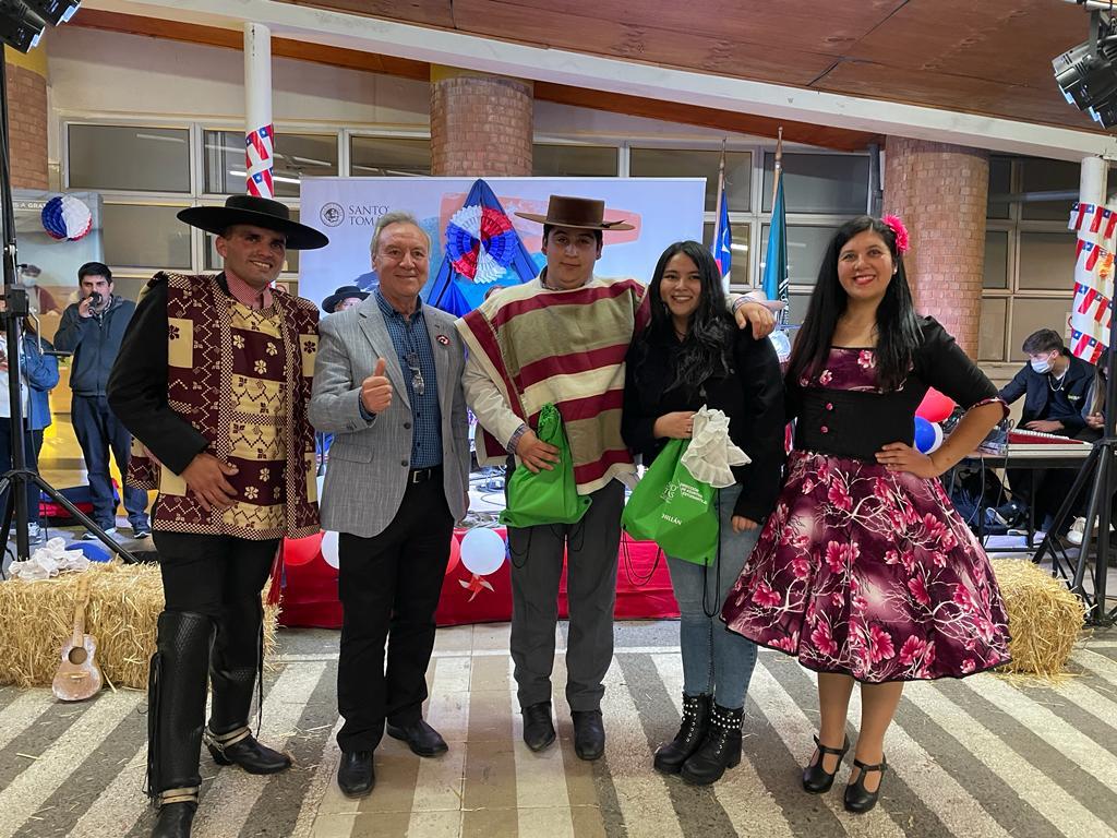 Estudiantes y colaboradores de Santo Tomás Chillán celebraron Fiestas Patrias