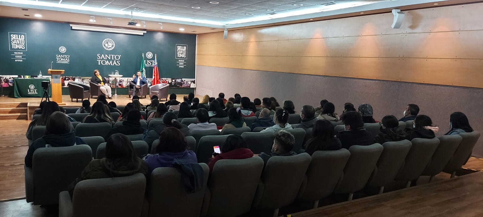 Conversatorio buscó resolver inquietudes sobre expectativas de los empleadores en el mundo laboral