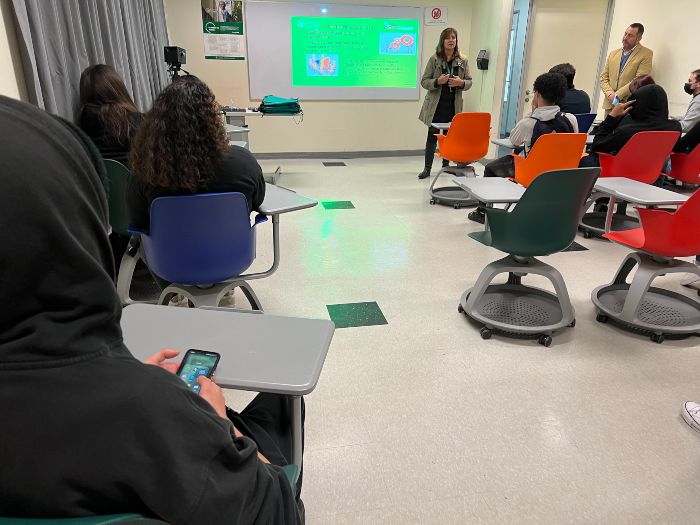 Área de Administración Sede Santiago Centro organiza talleres para secundarios