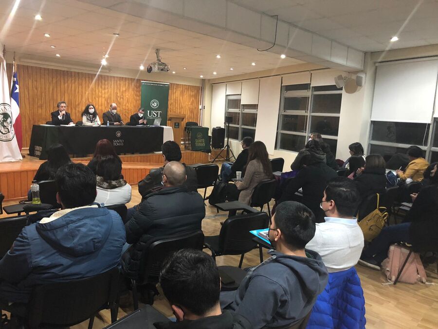 Derecho UST: oferta de calidad diurna y vespertina espera a nuevos estudiantes