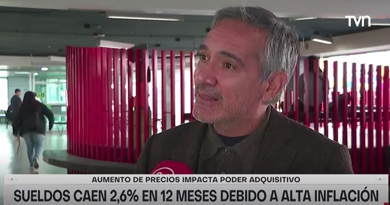 Sueldos caen 2,6 % en 12 meses debido a alta inflación