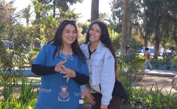 Aniuska y Monserrat derriban barreras de personas con discapacidad auditiva para convertirse en educadoras