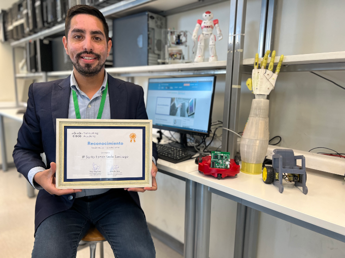 Área de Informática Santiago Centro recibe reconocimiento por parte de CISCO NETACAD