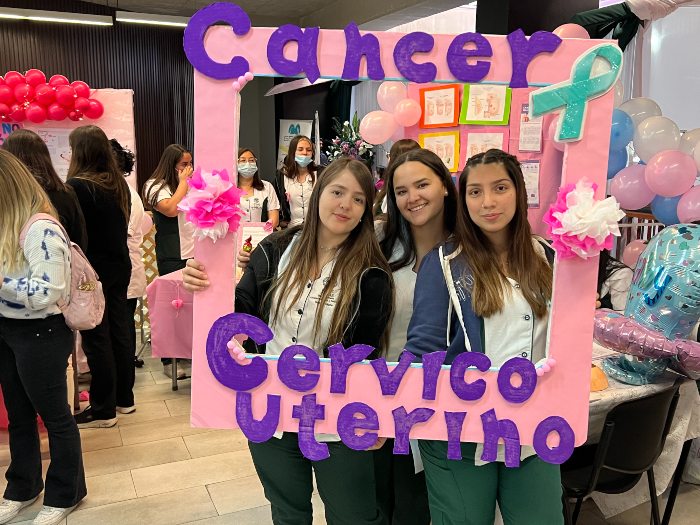 Alumnos de TEGYN Santiago Centro realizan feria de salud