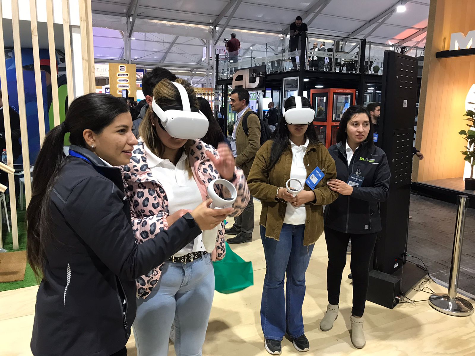 Santo Tomás Los Ángeles marca presencia por primera vez en la feria de construcción más importante de Latinoamérica