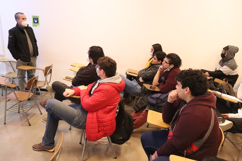 Docentes y estudiantes del área Informática de Ovalle se reúnen con director nacional