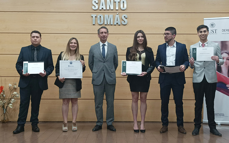 Carrera de Derecho en UST Viña del Mar realiza su tradicional ceremonia anual de premiación de docentes y alumnos