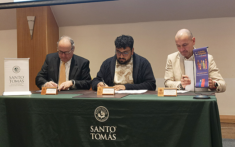 Instituto Profesional Santo Tomás y Servicio Nacional del Adulto Mayor firman convenio de colaboración mutua