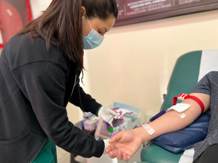 Tomasinos solidarios: estudiantes de LABI Santiago Centro participan en colecta de sangre