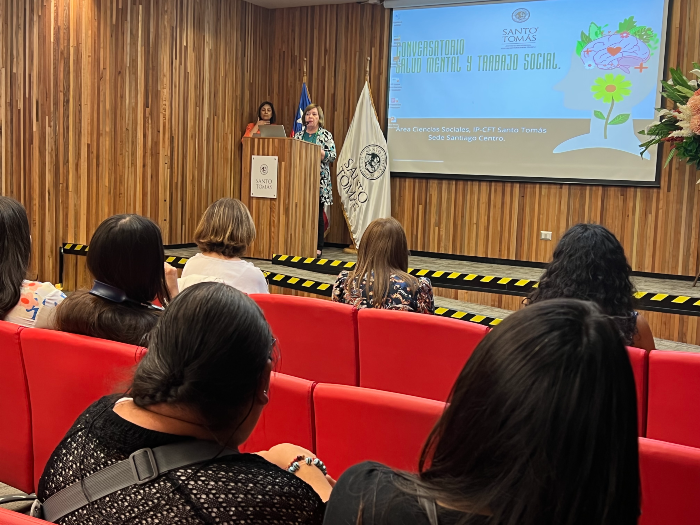 Sede Santiago Centro abordó la salud mental en Chile y el rol del trabajador social