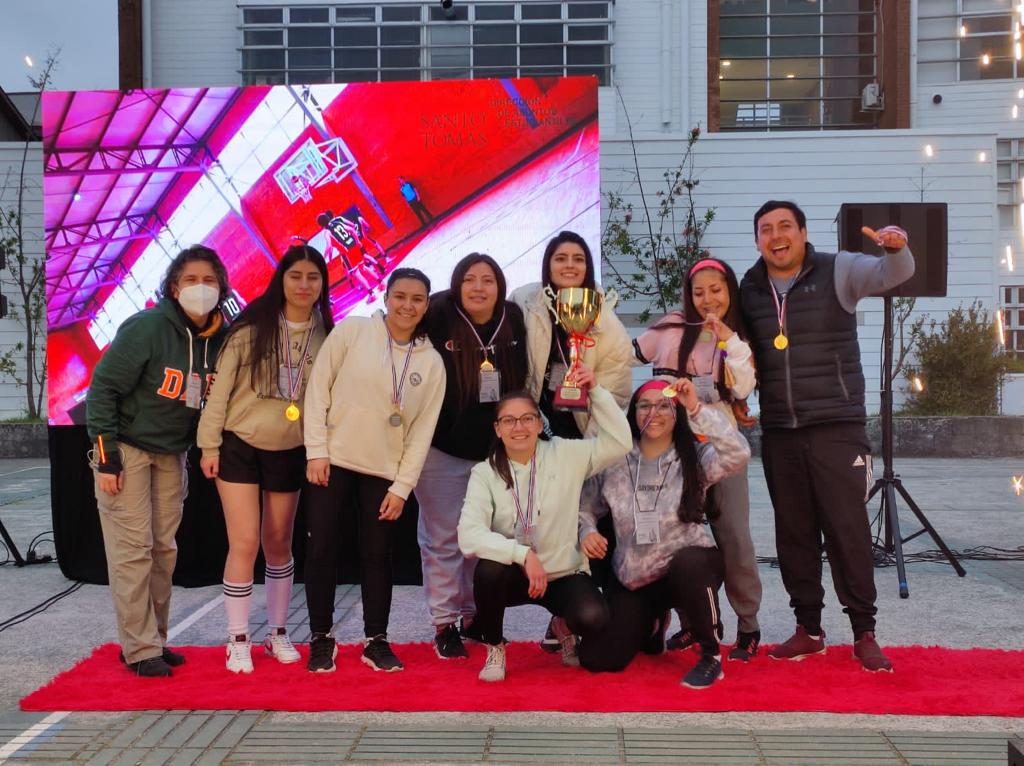 Equipo Futbolito Damas de Santo Tomás Osorno obtuvo el primer lugar en Olimpiadas Regionales Santo Tomás Sur