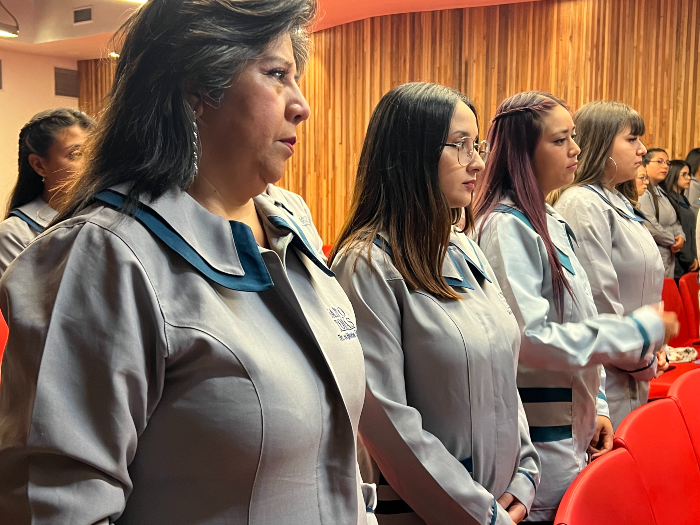 Tomasinas del Área Educación Santiago Centro reciben su investidura