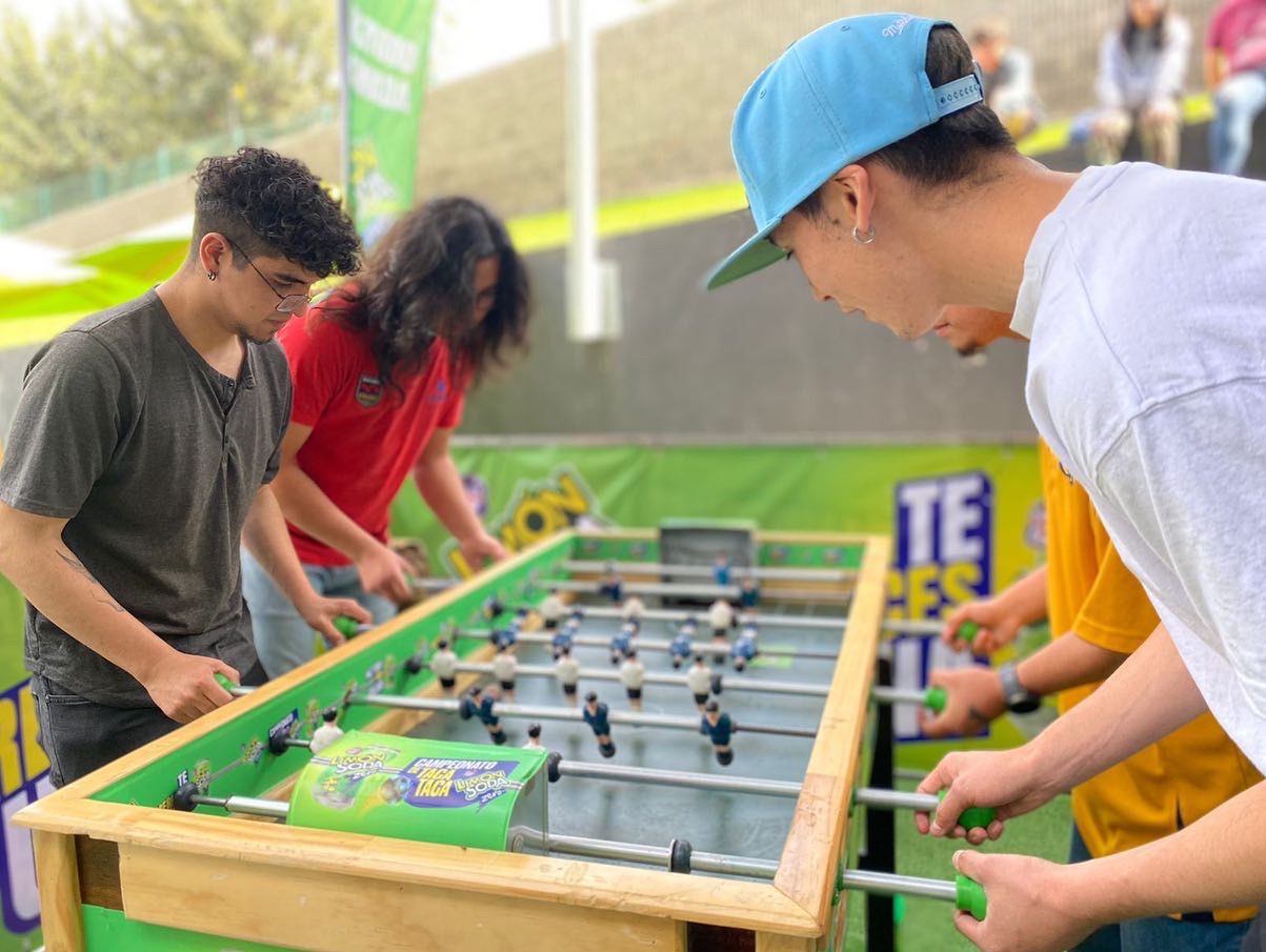 Gran participación de alumnos en el torneo de Taca-Taca Limón Soda en Santo Tomás San Joaquín
